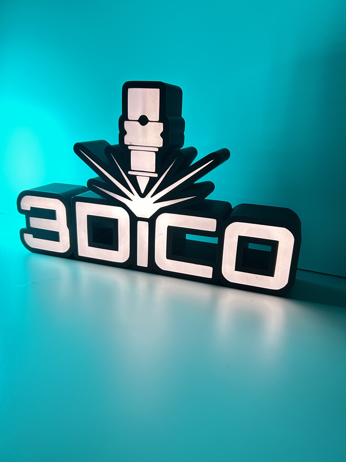 Podświetlane logo 3Dico po obrocie kadru o 90 stopni w prawo